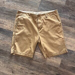 USED Men's Old Navy Khaki Shorts (38W)